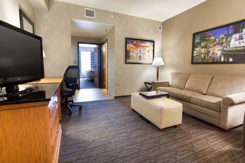 Drury Inn & Suites San Antonio North Stone Oak - Image 3