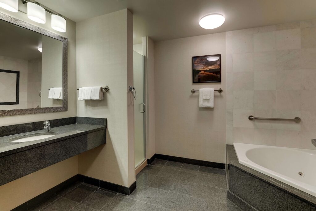 Drury Inn & Suites St. Louis Arnold - Image 1