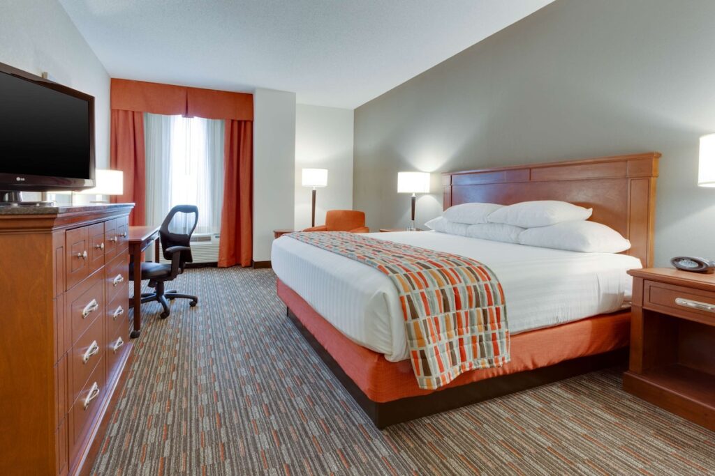 Drury Inn & Suites St. Louis O’Fallon, IL - Image 3