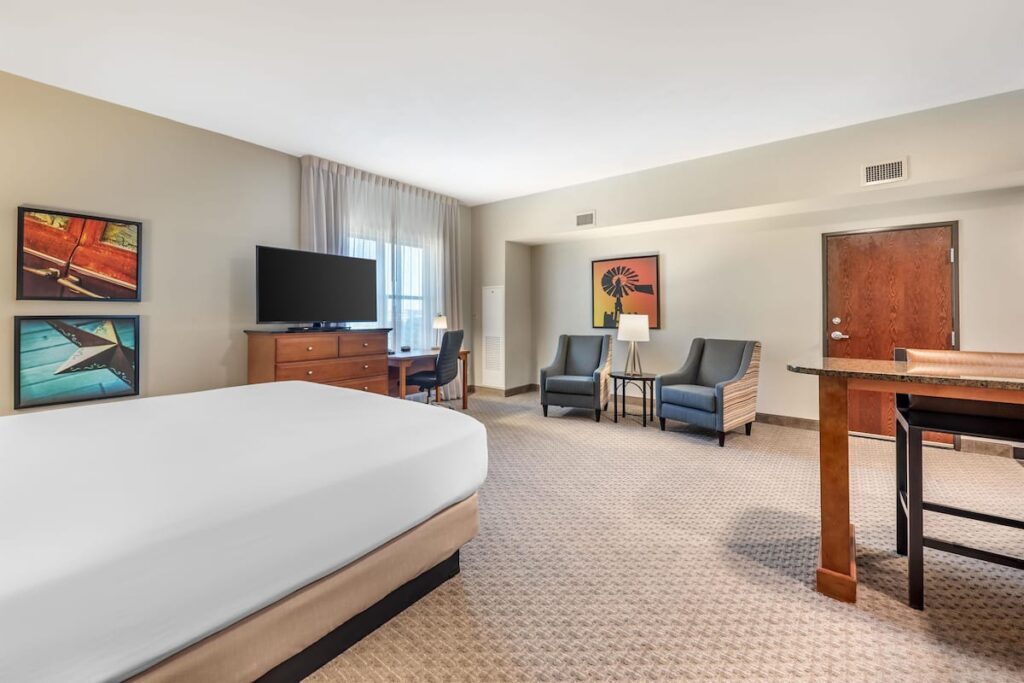 Drury Plaza Hotel San Antonio North Stone Oak - Image 3