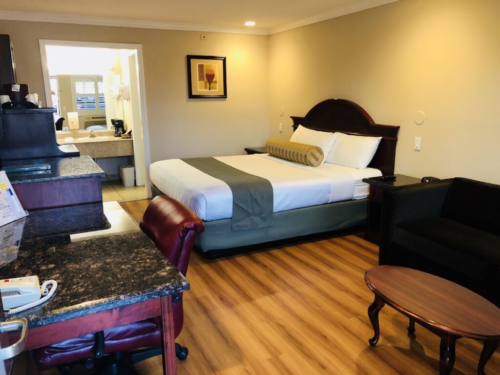 Dynasty Suites Hotel Riverside - Image 4