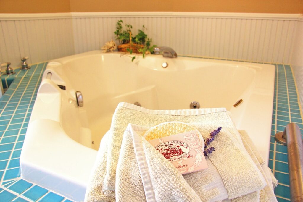 Eagle Harbor Inn - Image 3