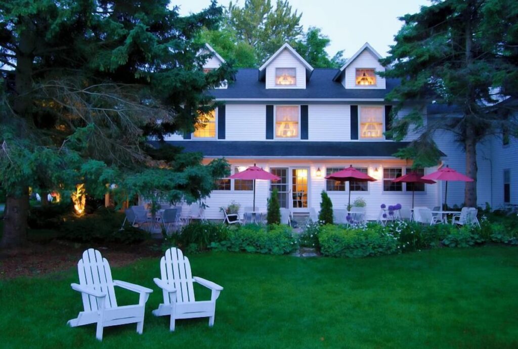 Eagle Harbor Inn - Image 4