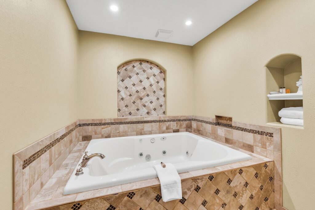 Eastlake Suites Hotel & Conference Center By OYO Urbana