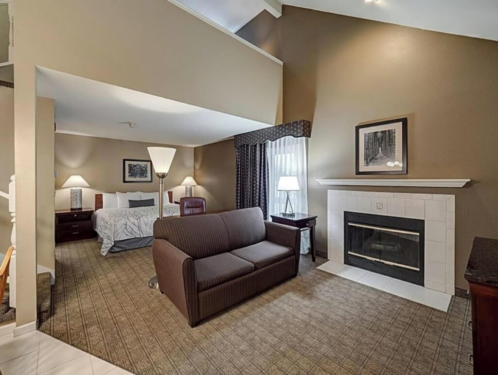 Eastlake Suites Hotel & Conference Center By OYO Urbana - Image 4