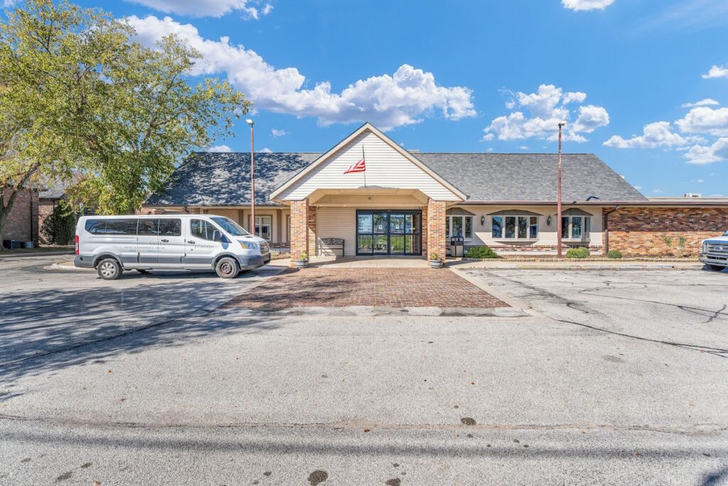 Eastlake Suites Hotel & Conference Center By OYO Urbana - Image 2