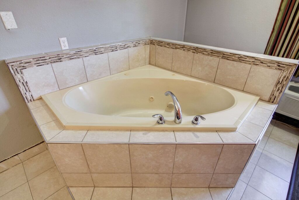 Econo Lodge Airport - Image 1