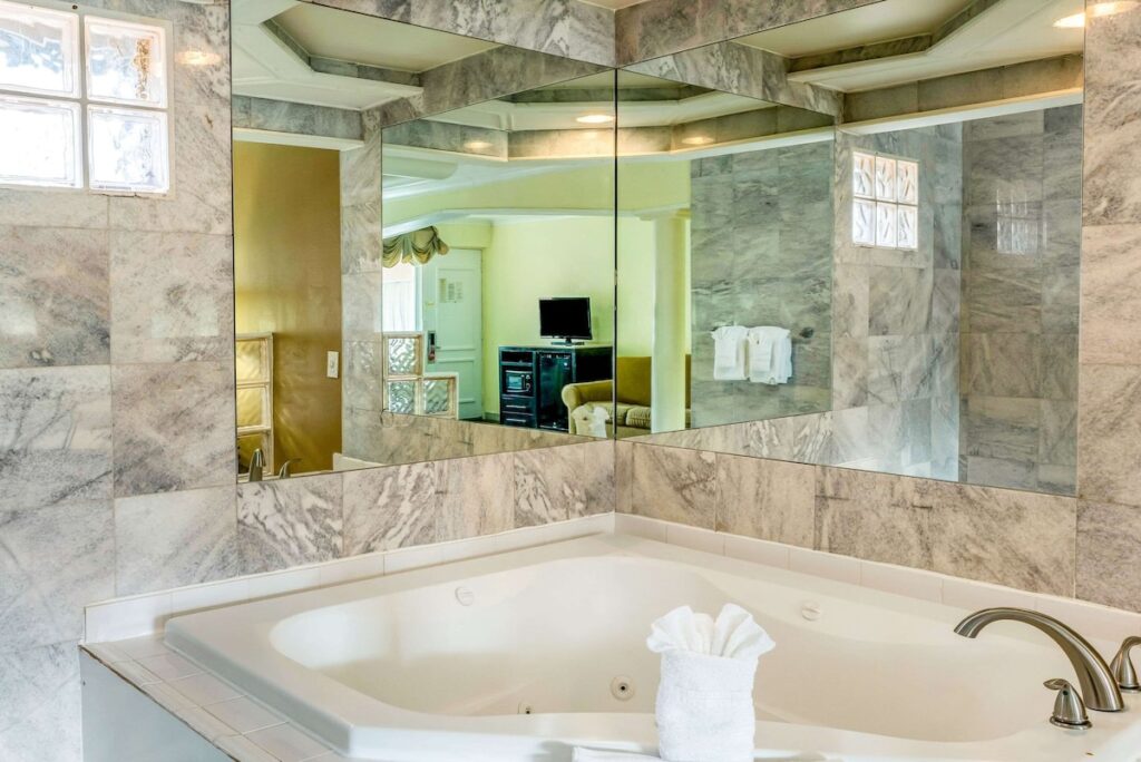 Econo Lodge Beach and Boardwalk - Image 2