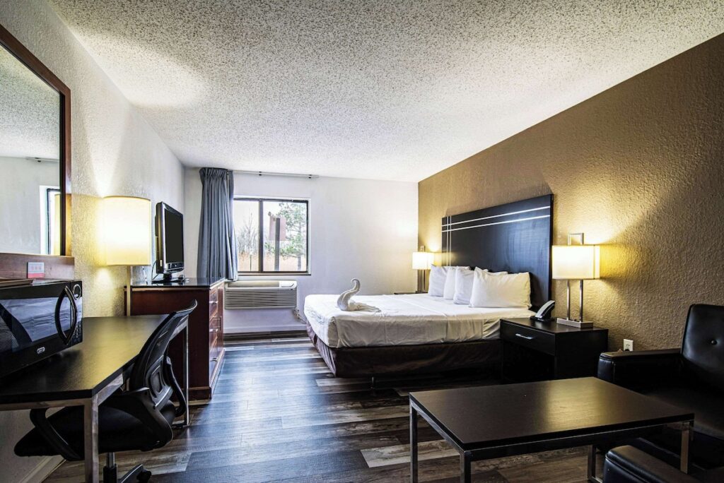 Econo Lodge Cleveland Southeast – Kent - Image 3