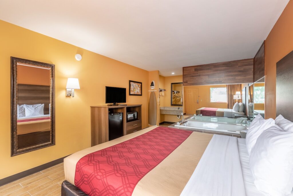 Econo Lodge Cumberland - Image 3