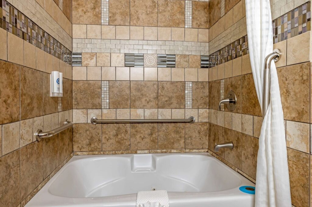 Econo Lodge - Image 1