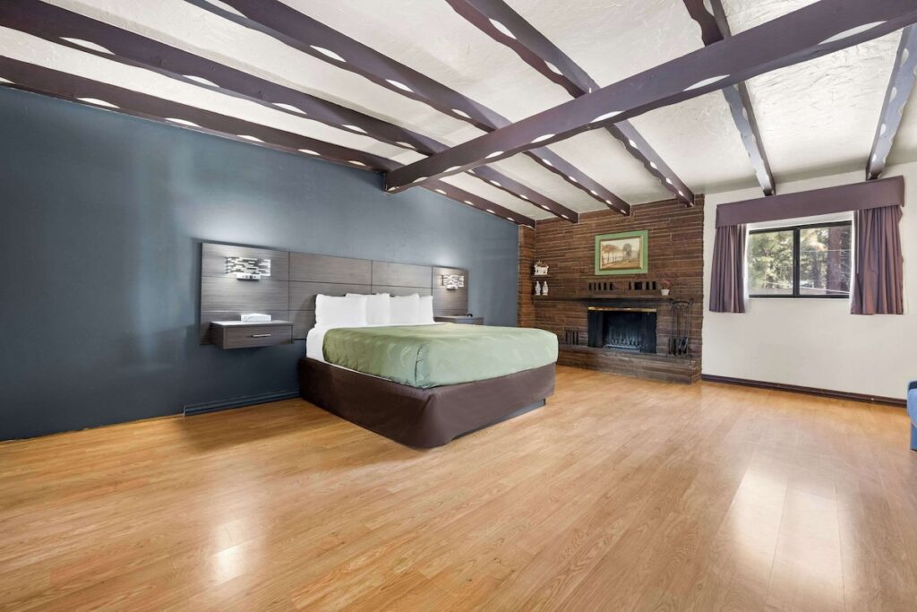 Econo Lodge Inn & Suites Heavenly Village Area - Image 1