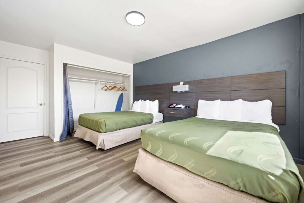 Econo Lodge Inn & Suites Heavenly Village Area - Image 2