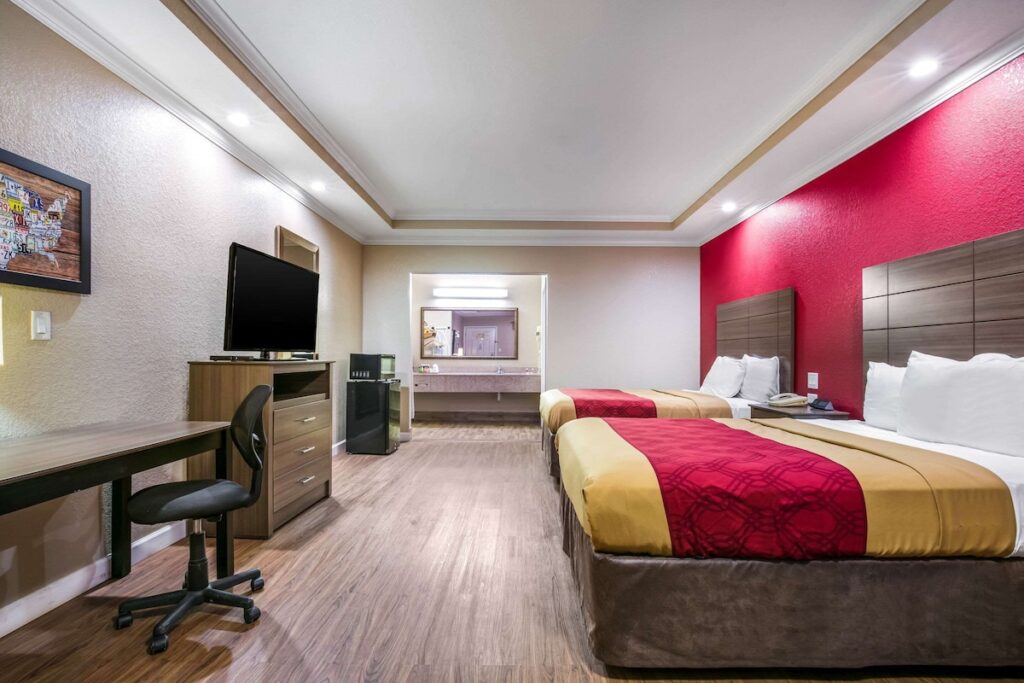 Econo Lodge Inn & Suites Horn Lake – Southhaven - Image 3