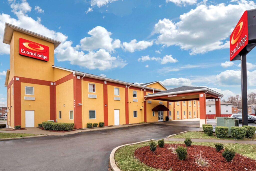 Econo Lodge Louisville Airport - Image 2