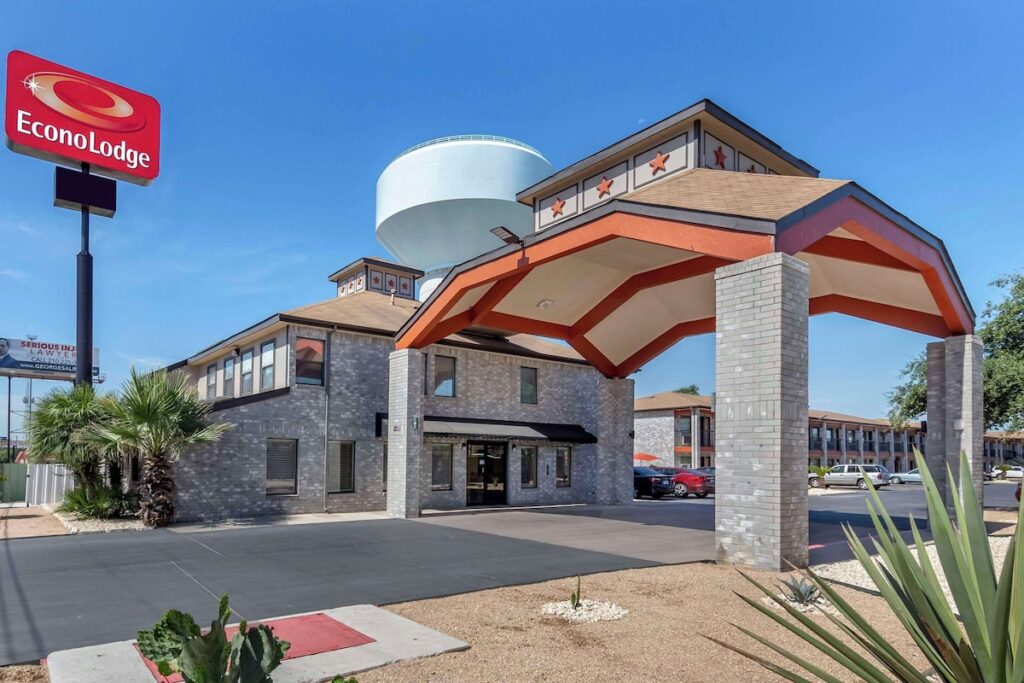 Econo Lodge Near Lackland Air Force Base – SeaWorld - Image 5