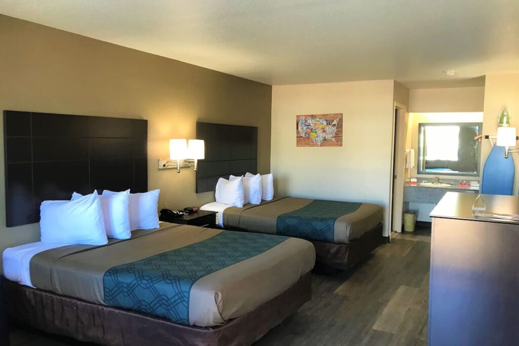 Econo Lodge Near Lackland Air Force Base – SeaWorld - Image 4