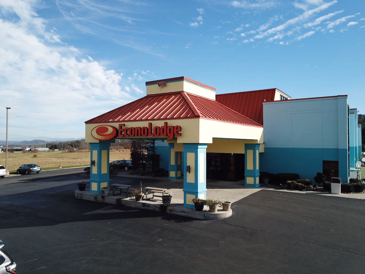 Econo Lodge - Image 2