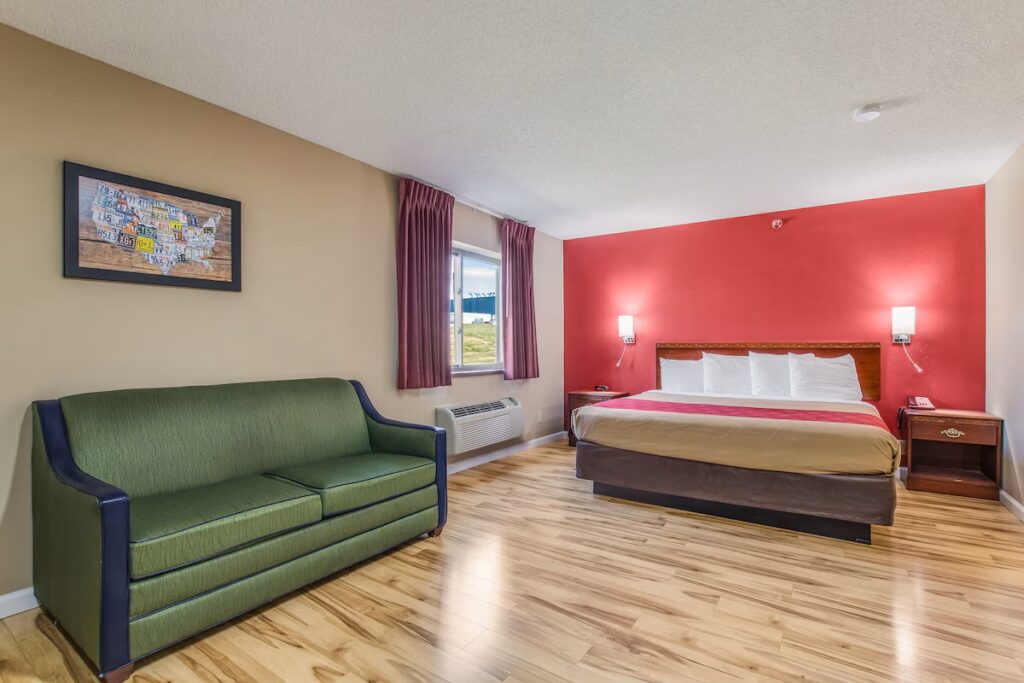 Econo Lodge Shelbyville - Image 1