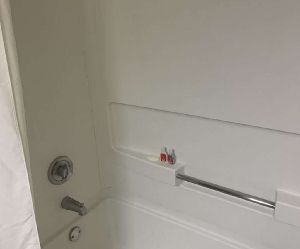 Econo Lodge - Image 2