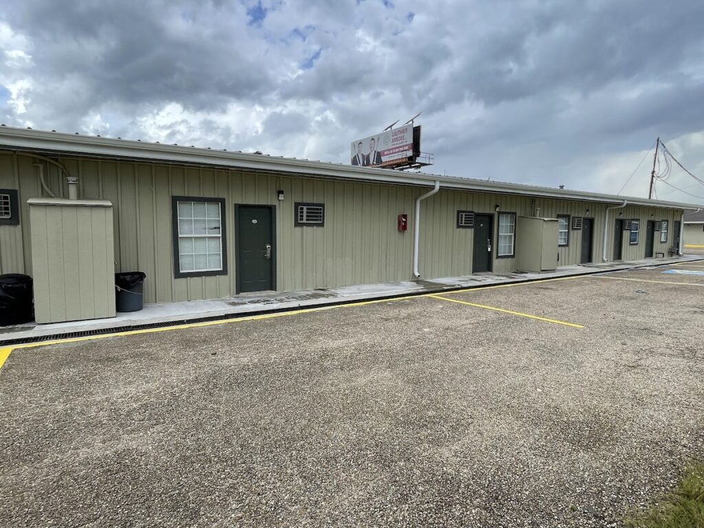 Economy Inn - Image 5