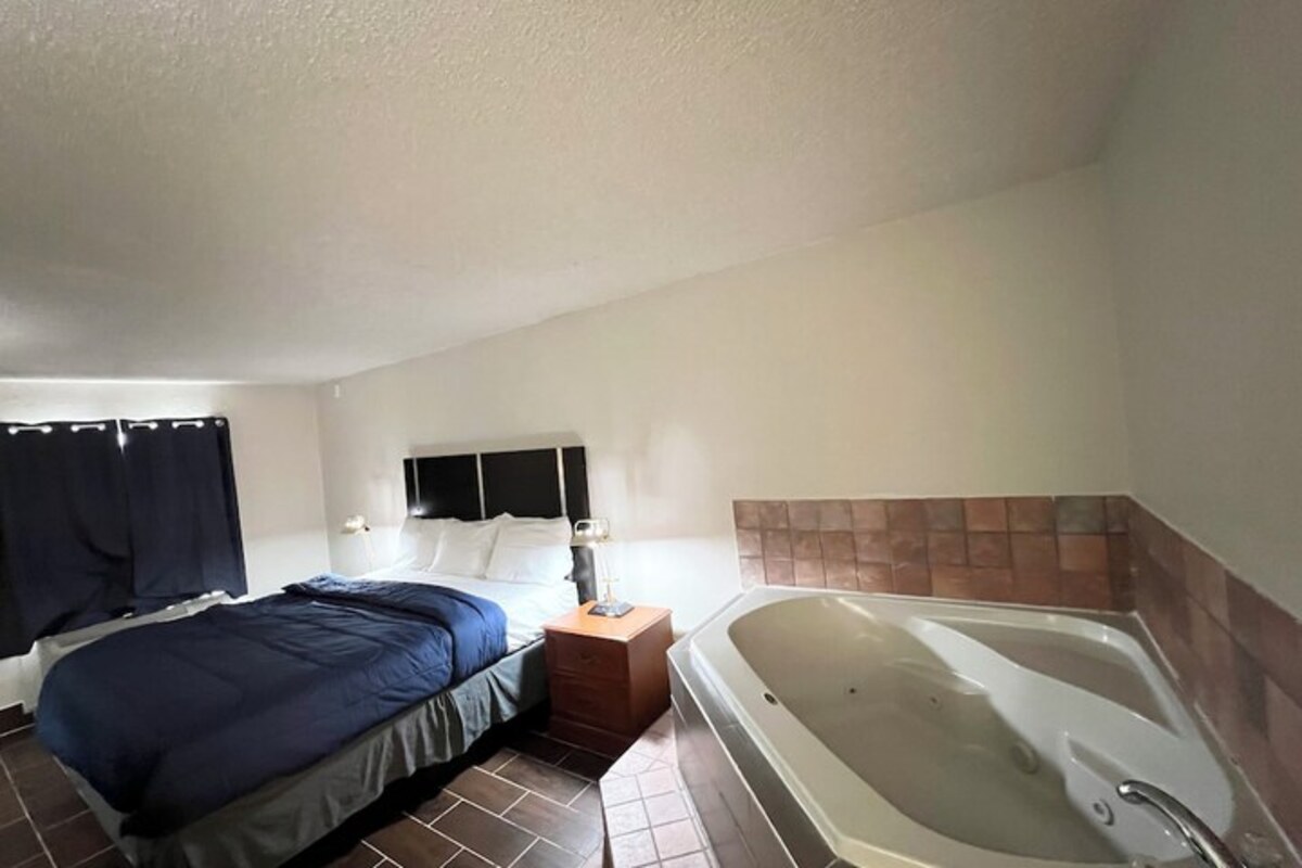 Economy Inn and Suites
