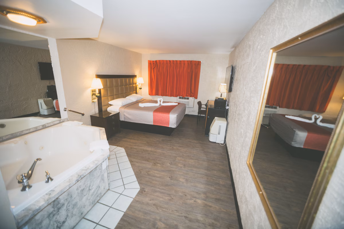 Economy Inn - Image 1