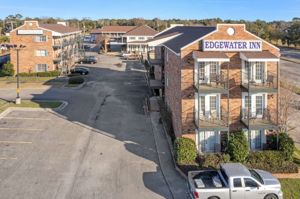 Edgewater Inn - Image 2