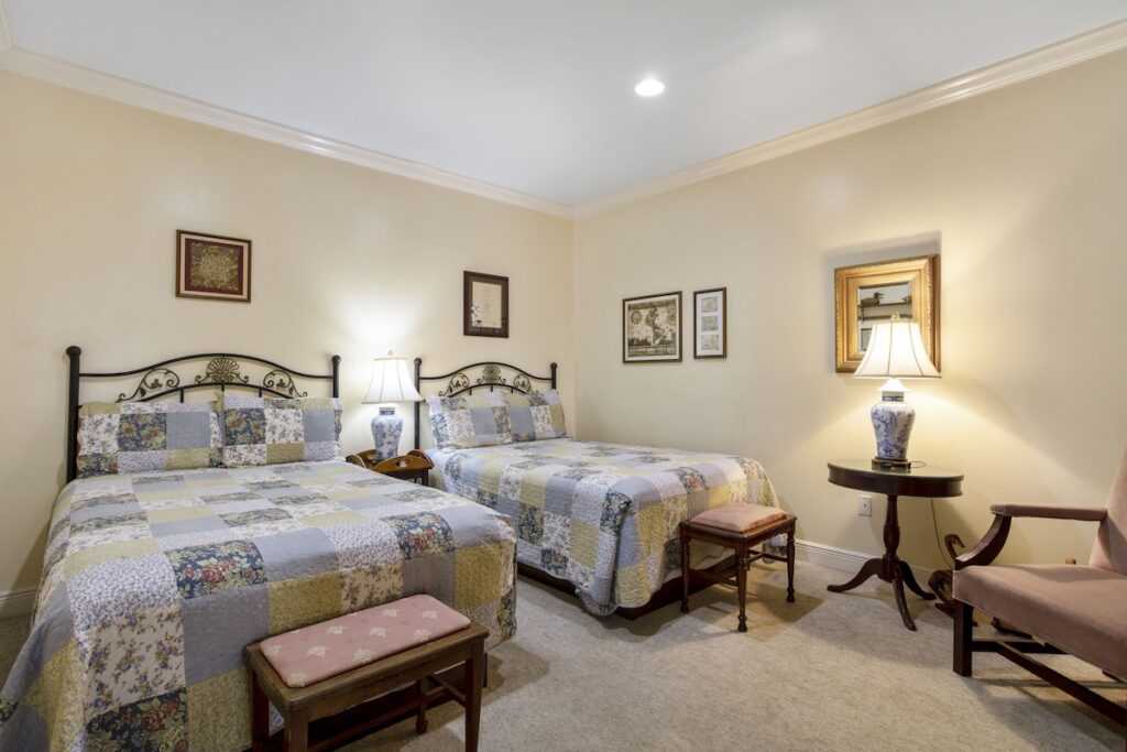 Edgewater Inn - Image 4