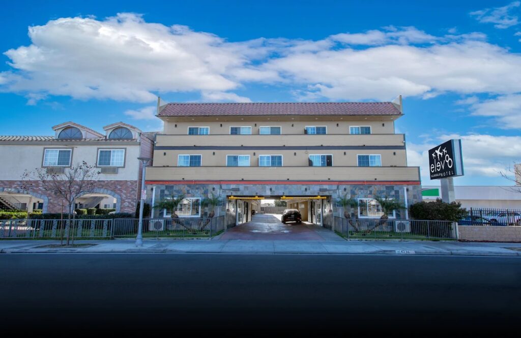 Elev8 Hotel Los Angeles LAX - Image 2