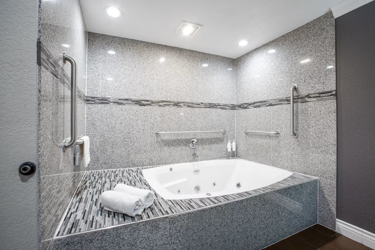 Elev8 Hotel Los Angeles LAX jacuzzi