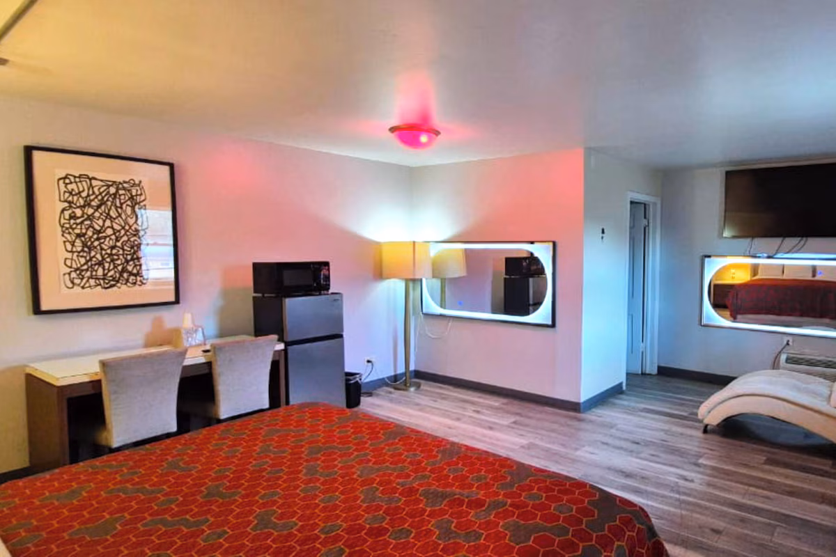 Elite Inn & Suites - Image 3