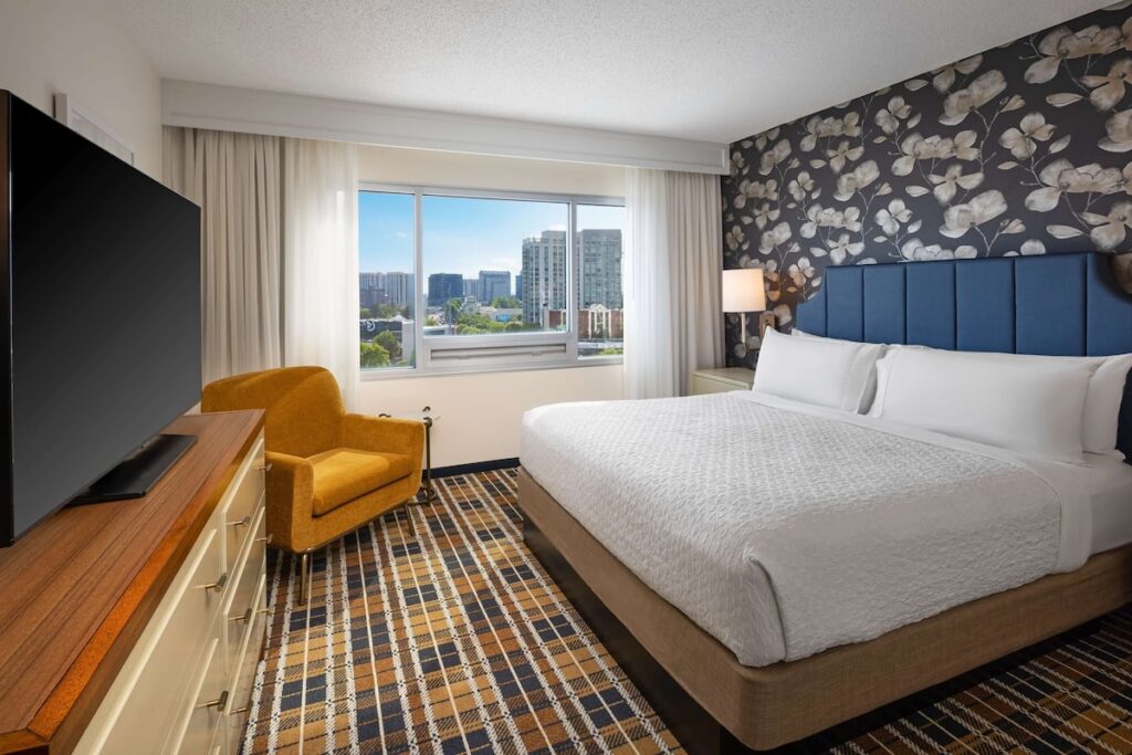 Embassy Suites by Hilton Atlanta Buckhead - Image 4