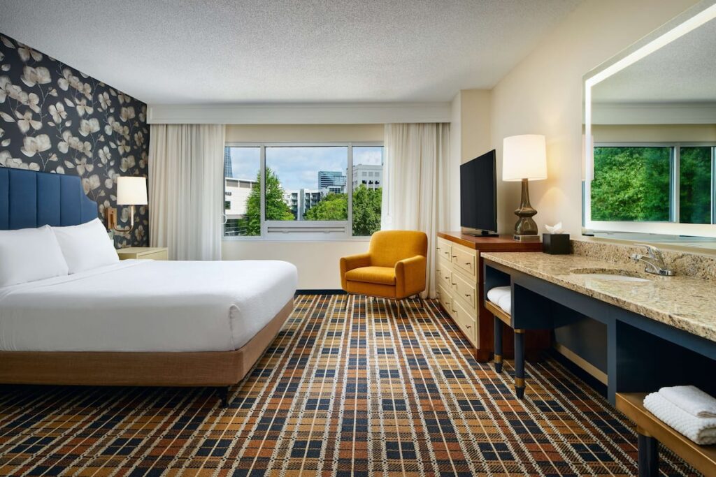 Embassy Suites by Hilton Atlanta Buckhead - Image 2