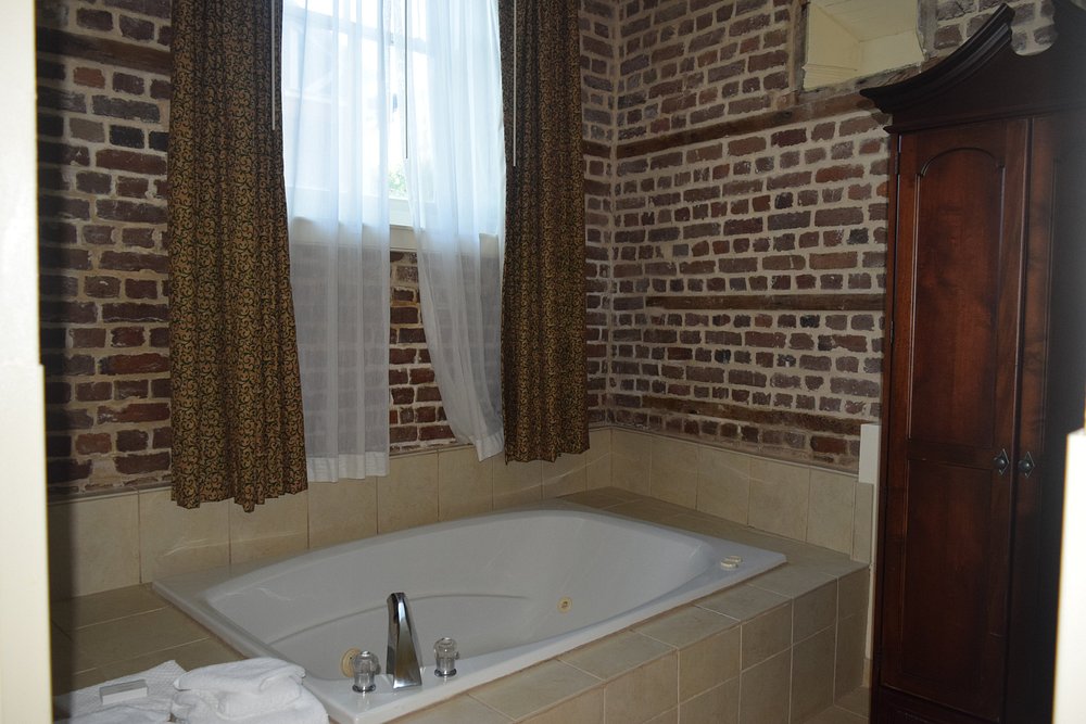 Embassy Suites by Hilton Charleston Historic District