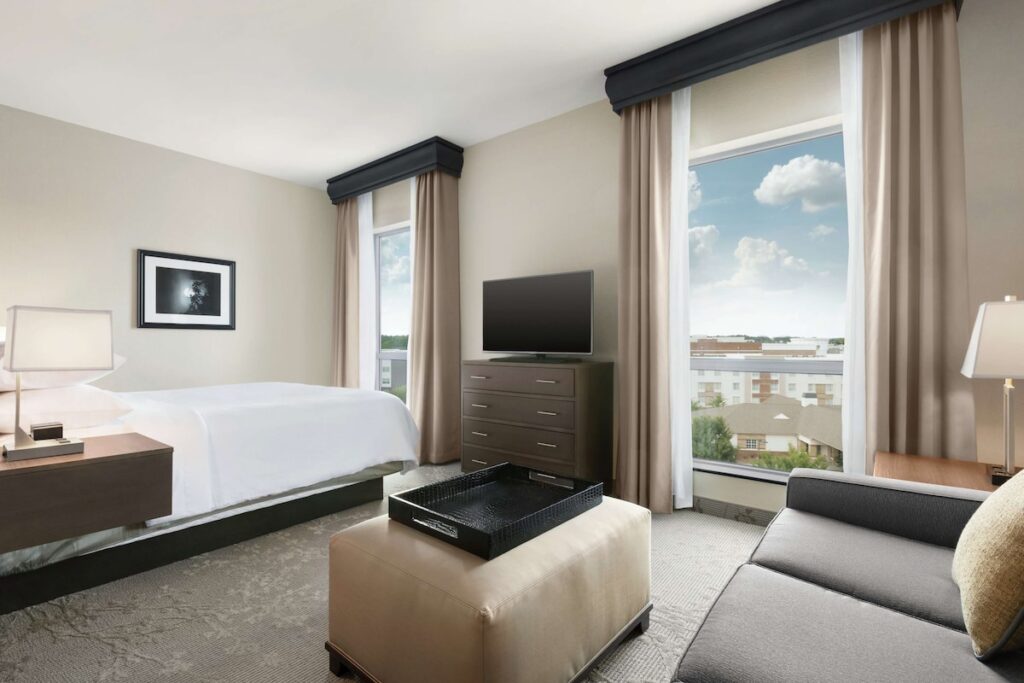 Embassy Suites by Hilton Charlotte Ayrsley - Image 4