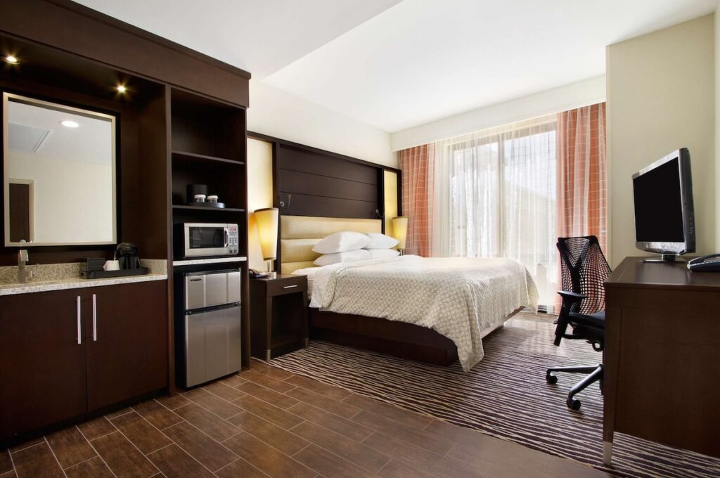 Embassy Suites by Hilton Fayetteville Fort Bragg - Image 3