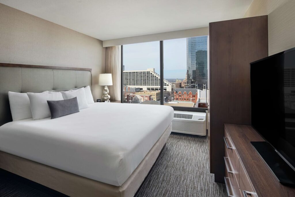 Embassy Suites by Hilton Fort Worth Downtown - Image 4