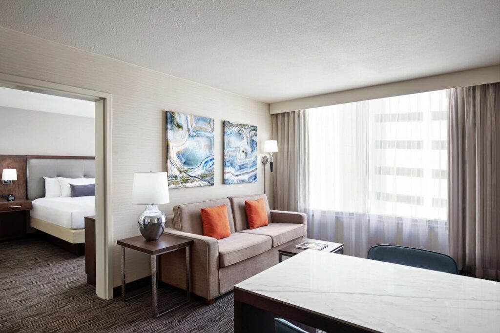 Embassy Suites by Hilton Fort Worth Downtown - Image 3