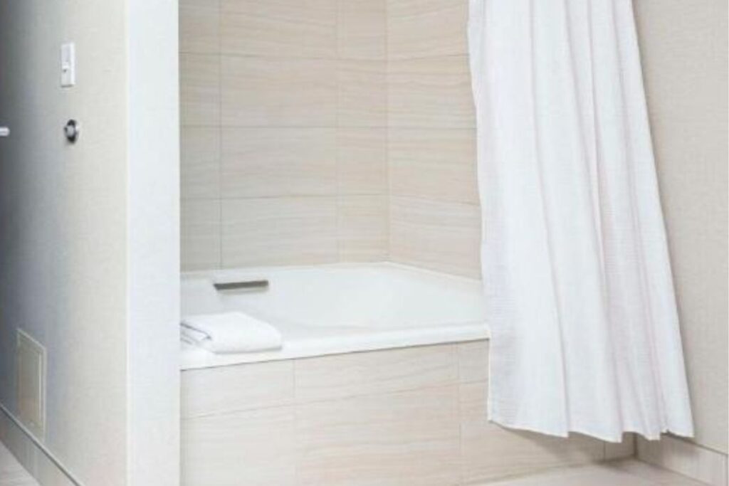 Embassy Suites by Hilton Indianapolis Downtown - Image 1