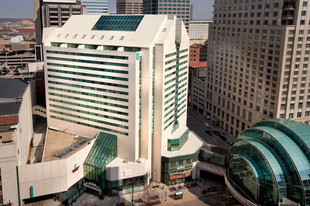 Embassy Suites by Hilton Indianapolis Downtown - Image 4