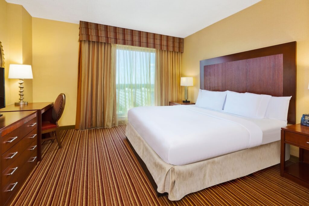 Embassy Suites by Hilton Norman Hotel & Conference Center - Image 2