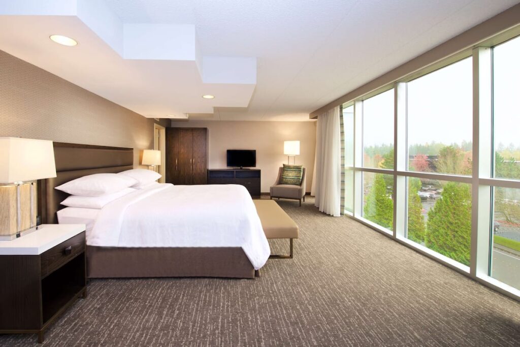 Embassy Suites by Hilton Seattle Bellevue - Image 4