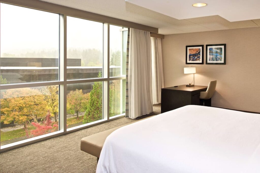 Embassy Suites by Hilton Seattle Bellevue - Image 3