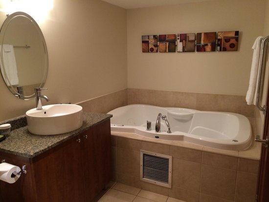 Embassy Suites by Hilton Tampa Airport Westshore - Image 1