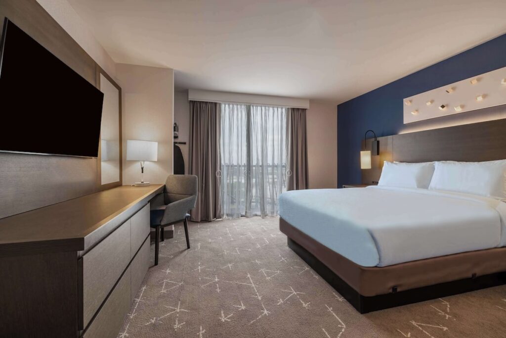 Embassy Suites by Hilton Tulsa I-44 - Image 3