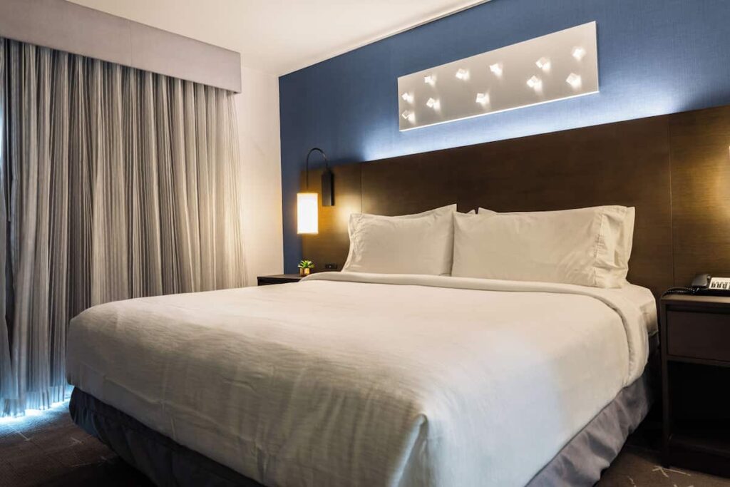 Embassy Suites by Hilton Tulsa I-44 - Image 4