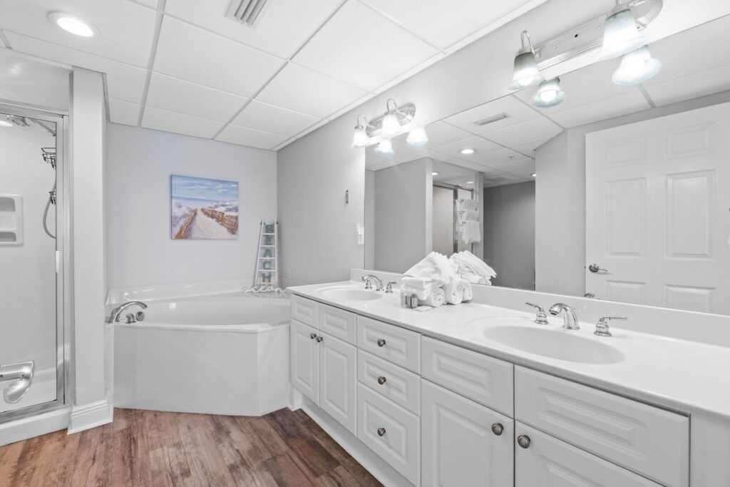 Emerald Beach Resort by Panhandle Getaways - Image 1