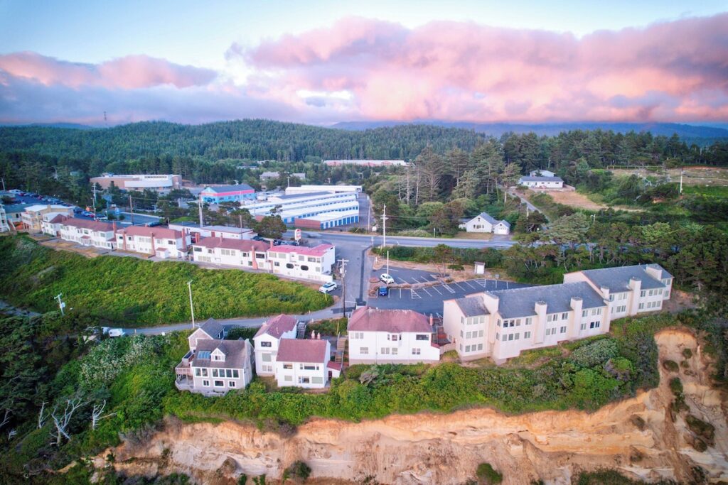 Ester Lee Oceanview Inn - Image 4