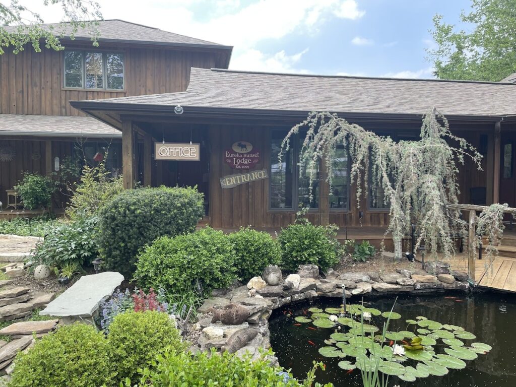 Eureka Sunset Cabins - Image 4